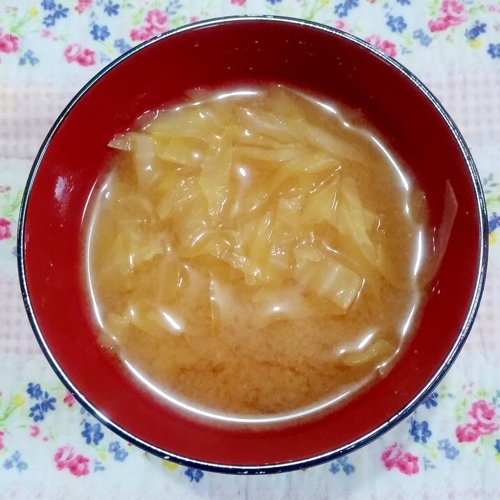 キャベツたっぷり!食物繊維が摂れるお味噌汁♪